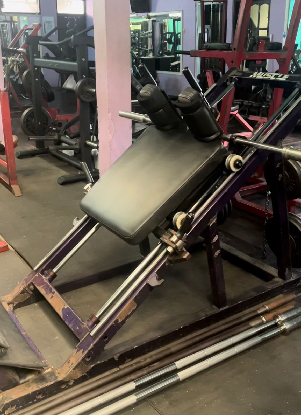 Hack Squat Machine