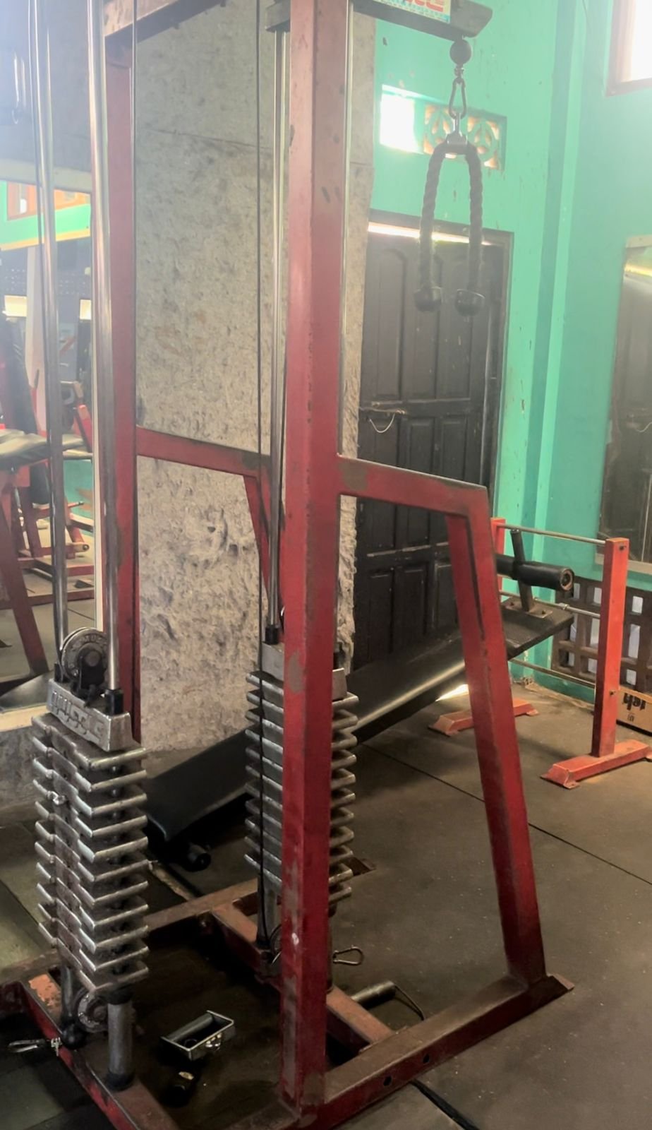 Lat Pulldown Machine
